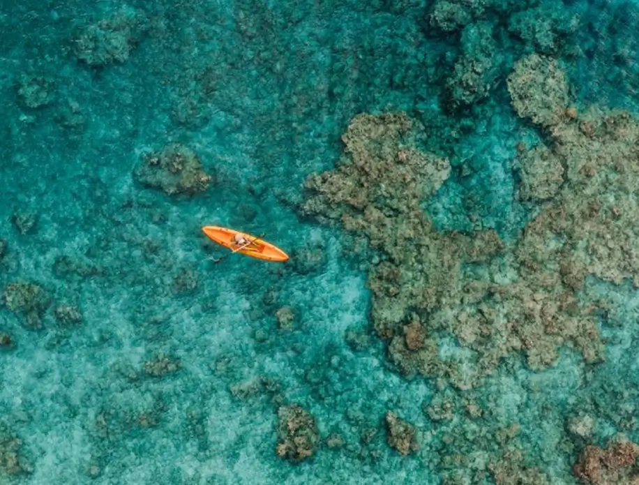 canoe-in-ocean canoe-in-ocean
