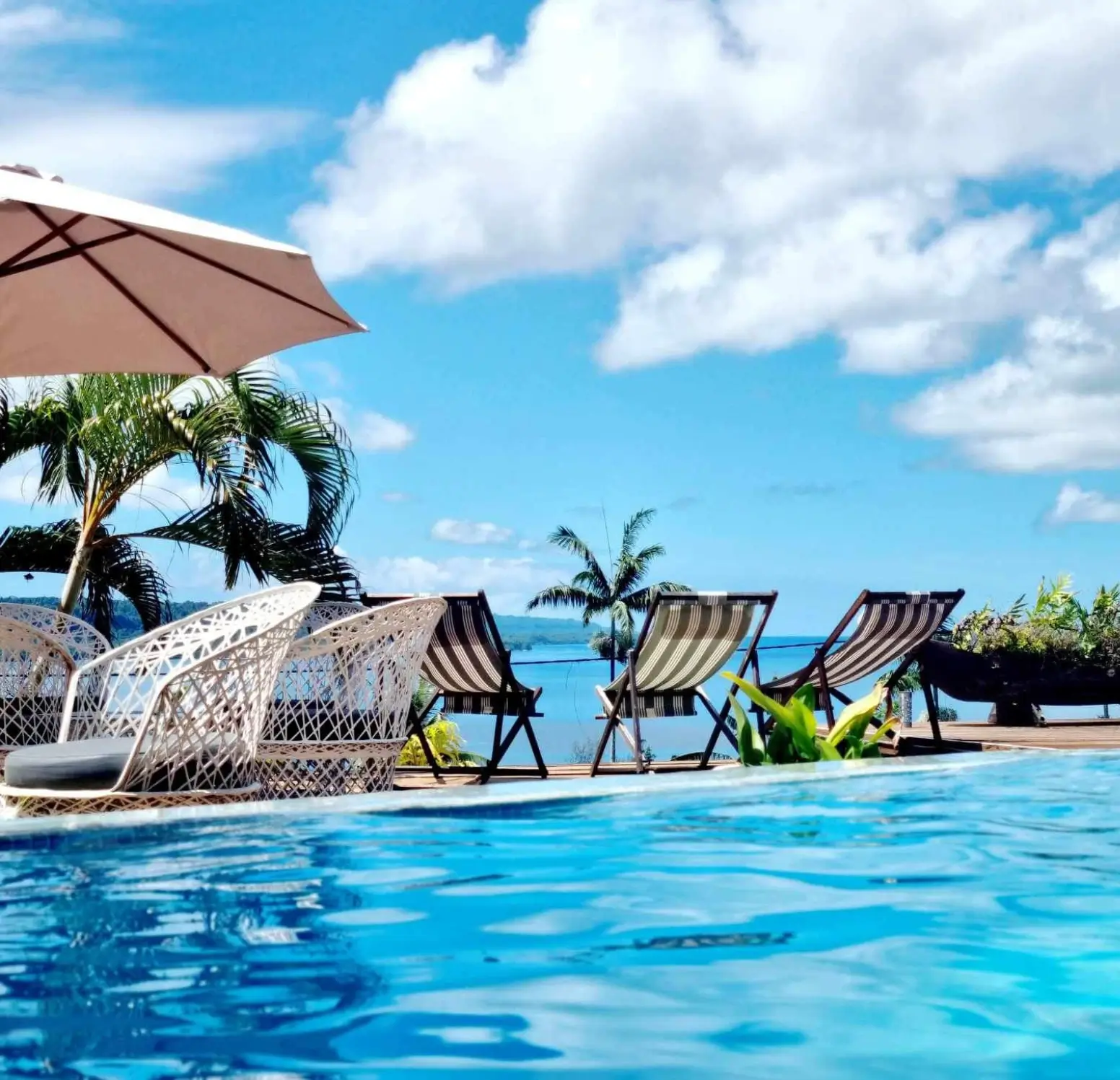 infinity-pool-and-deck infinity-pool-and-deck